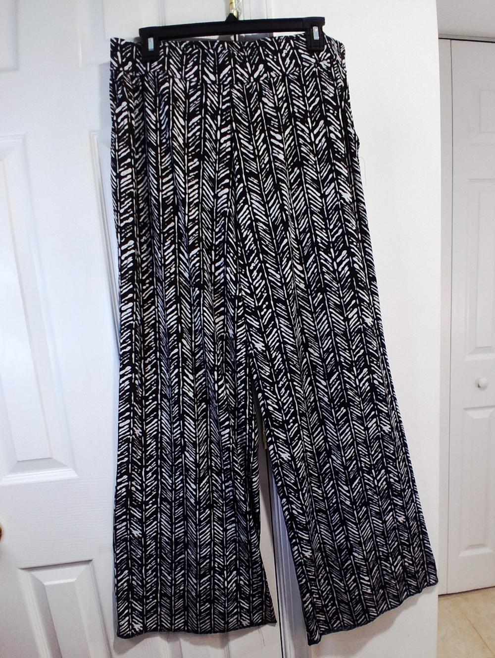 Lane Bryant Black and White Chevron Wide Leg Pants